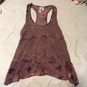 Women’s buckle floral lace tank top